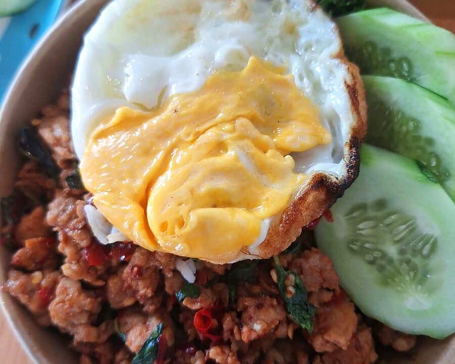 Капрао со свиным фаршем и рисом